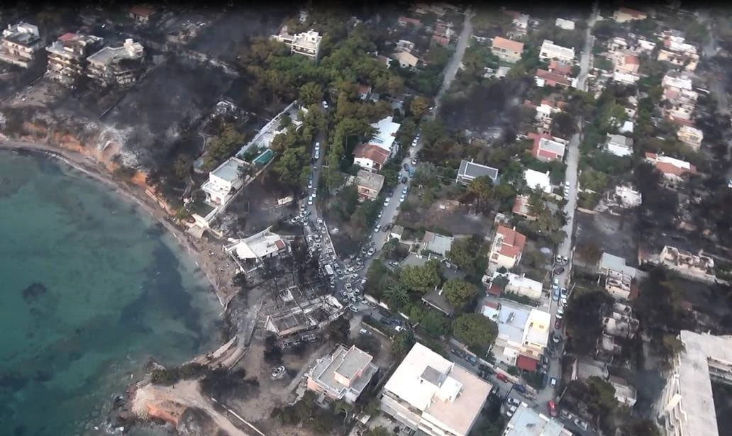EKTAKTO- Στους 62 οι νεκροί: Γέμισε ομαδικούς τάφους η χώρα-Eντοπίστηκαν άλλοι 10 -Μητέρα αγκαλιά με τις κόρες της – Διάγγελμα Τσίπρα